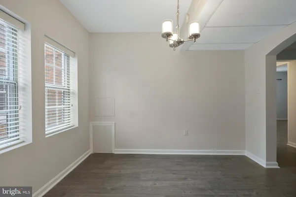 $2,700 | 1804 Queens Lane, Unit 4207, Arlington, VA 22201