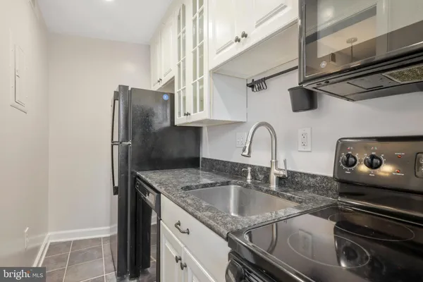$2,700 | 1804 Queens Lane, Unit 4207, Arlington, VA 22201