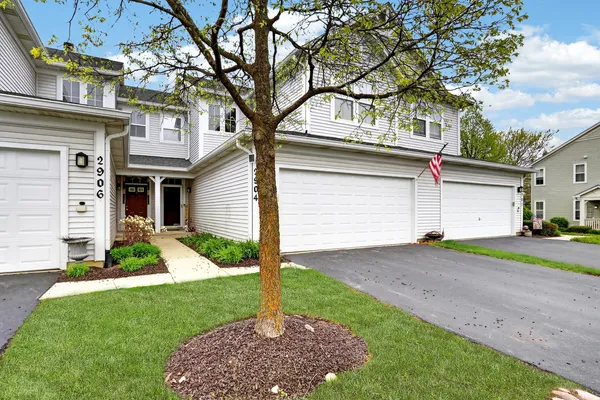 $249,900 | 2904 Falling Waters Drive, Unit 2904, Lindenhurst, IL 60046