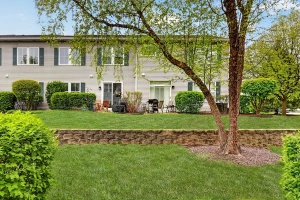 $249,900 | 2904 Falling Waters Drive, Unit 2904, Lindenhurst, IL 60046