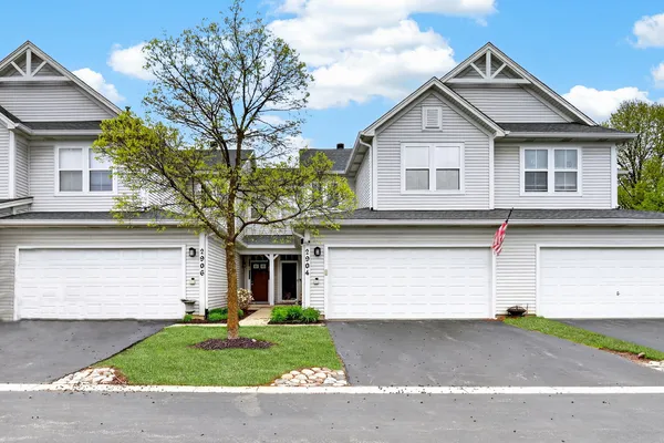 $249,900 | 2904 Falling Waters Drive, Unit 2904, Lindenhurst, IL 60046