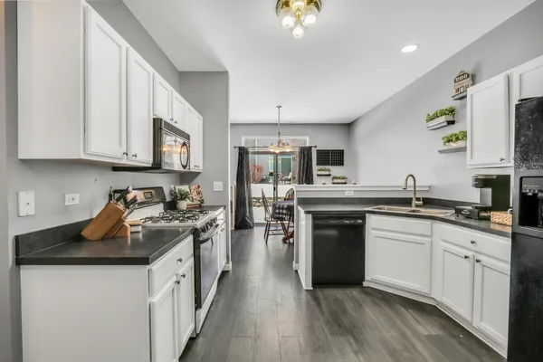 $249,900 | 2904 Falling Waters Drive, Unit 2904, Lindenhurst, IL 60046