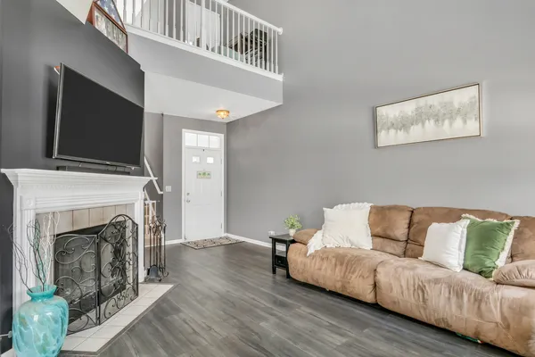 $249,900 | 2904 Falling Waters Drive, Unit 2904, Lindenhurst, IL 60046