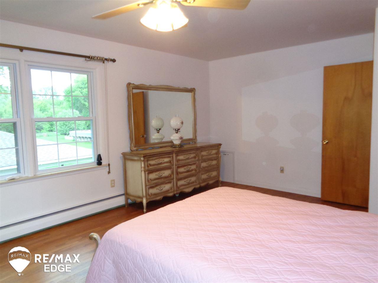 6459 Davison Road Burton, MI 48509 - Photo 16 of 47