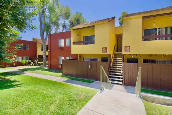 a view of a house with backyard and a tree