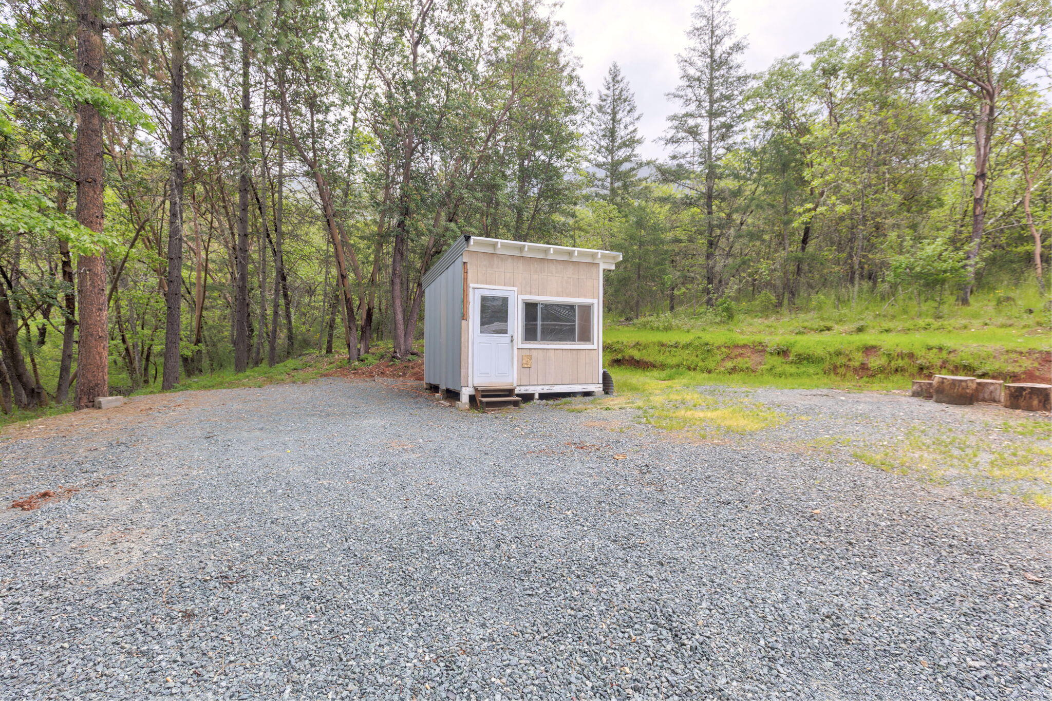 1111 Summit Loop Grants Pass, OR 97527 - Photo 33 of 41 Shed & gravel Parking
