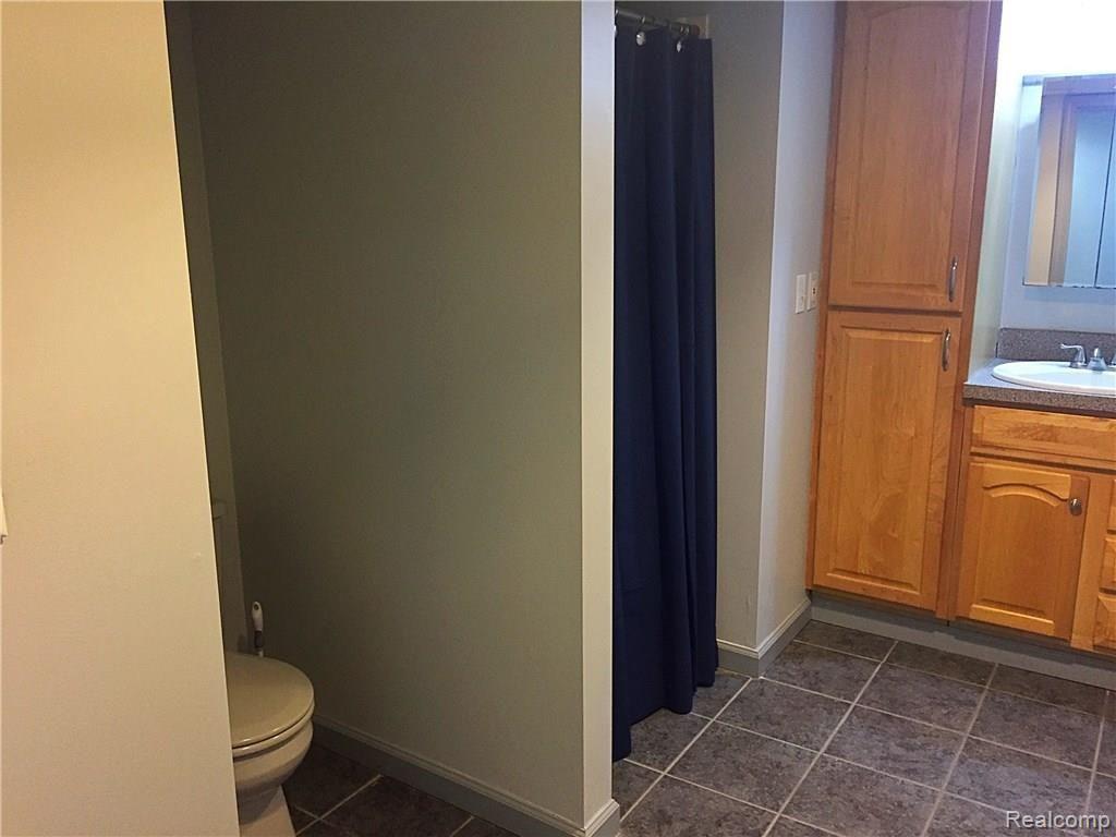 4224 Edmore Road Waterford, MI 48329 - Photo 23 of 25 Basement Bathroom