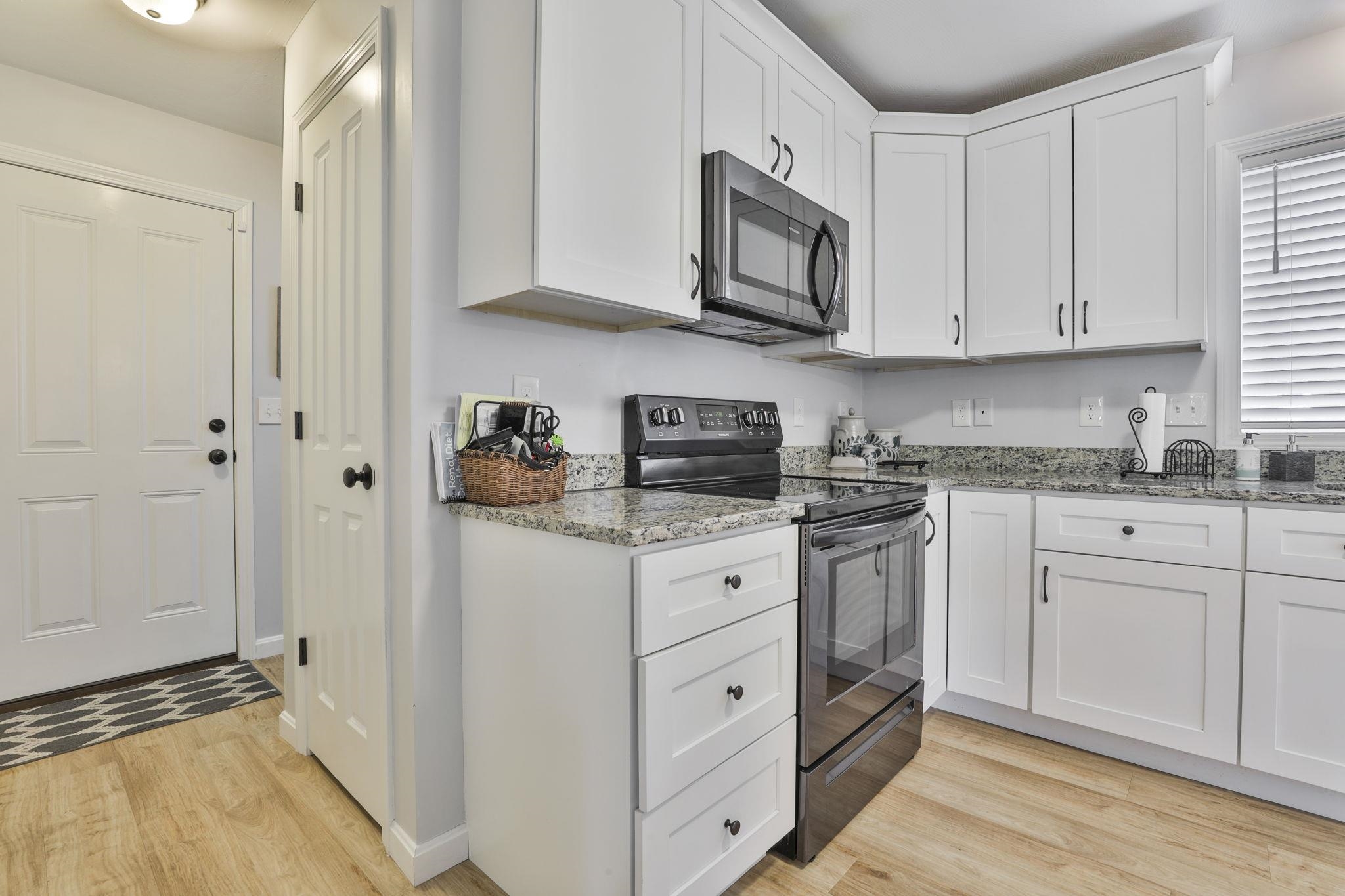 413 Reed Street Manchester, NH 03102 - Photo 12 of 29 Gallery Image 12