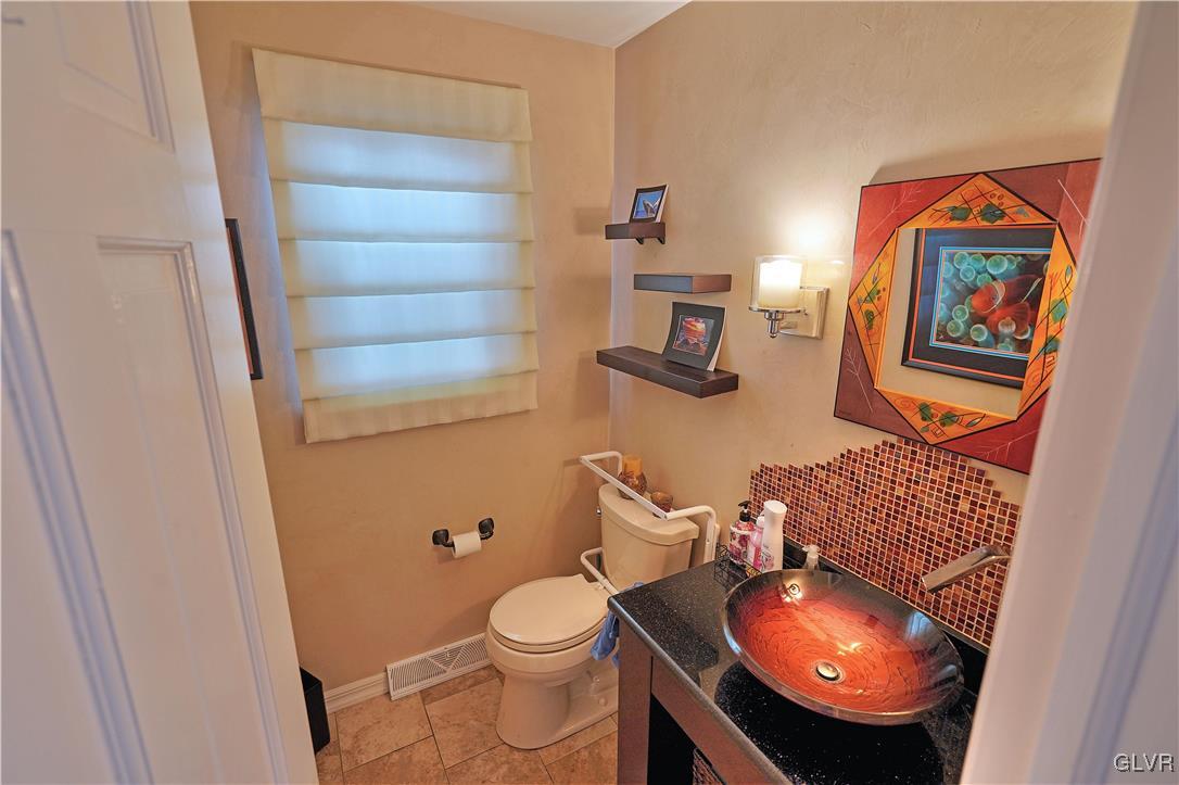 1443 Hampton Road Allentown, PA 18104 - Photo 11 of 40 Gallery Image 11