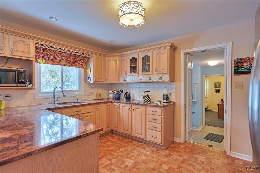 1443 Hampton Road Allentown, PA 18104 - Photo 8 of 40 Gallery Image 8
