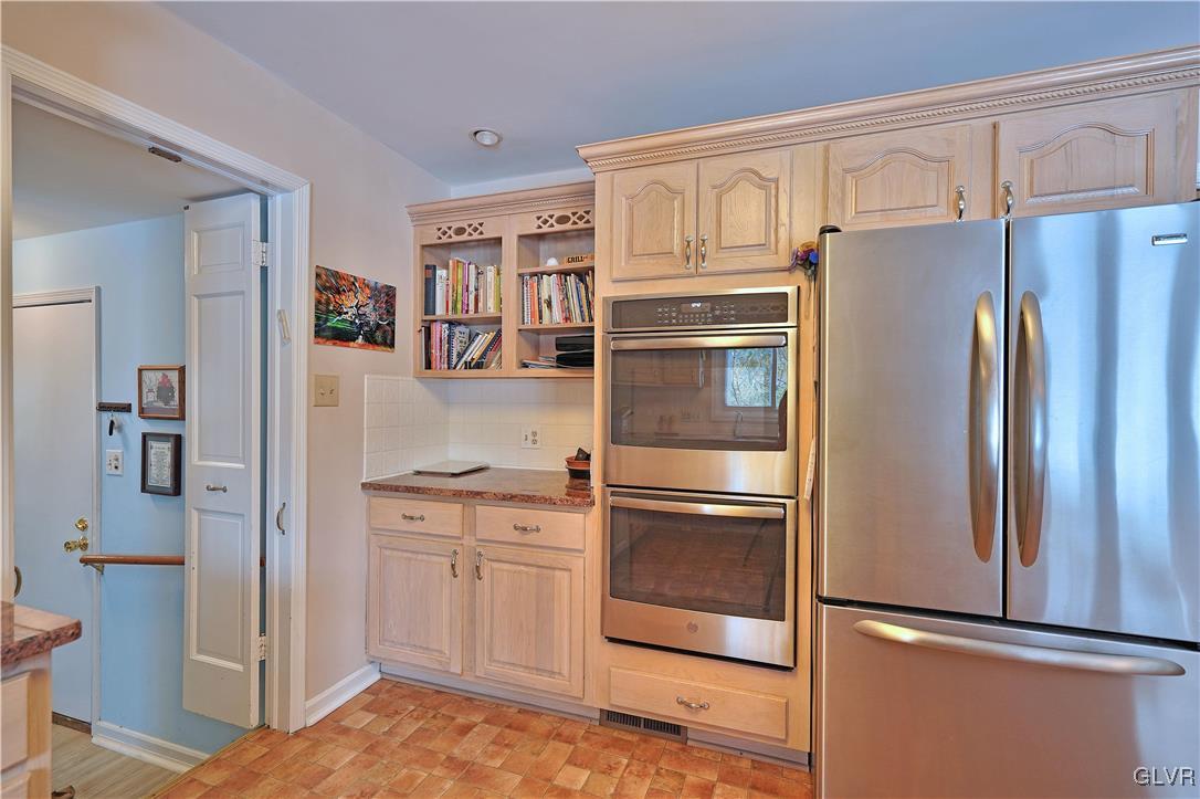 1443 Hampton Road Allentown, PA 18104 - Photo 10 of 40 Gallery Image 10