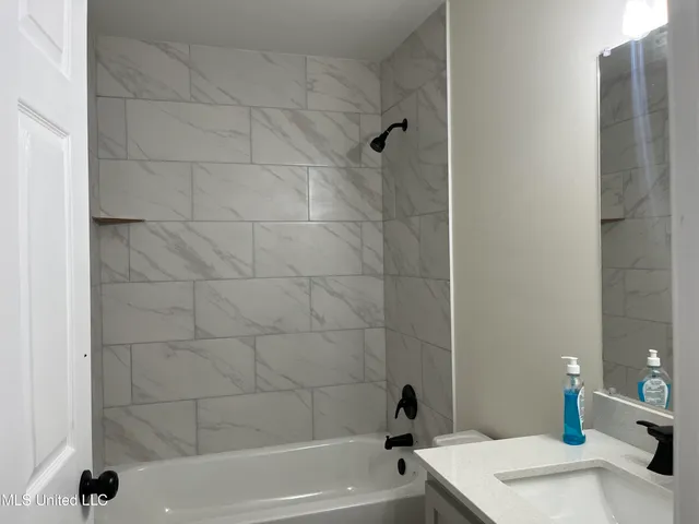 $249,900 | 3707 South Red Banks Road, Byhalia, MS 38611