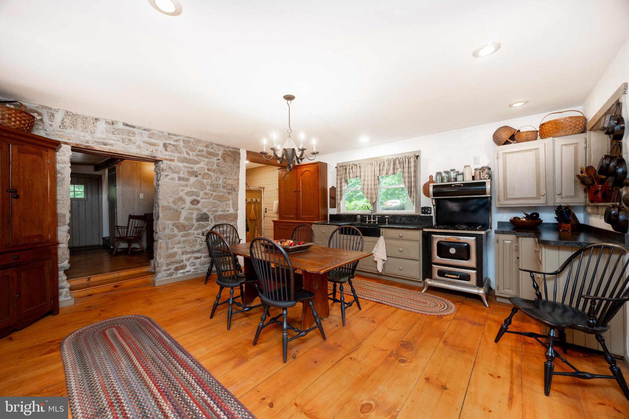957 Mt Pleasant Road Pottstown, PA 19465 - Photo 14 of 48 Kitchen w/Stone Accent Wall