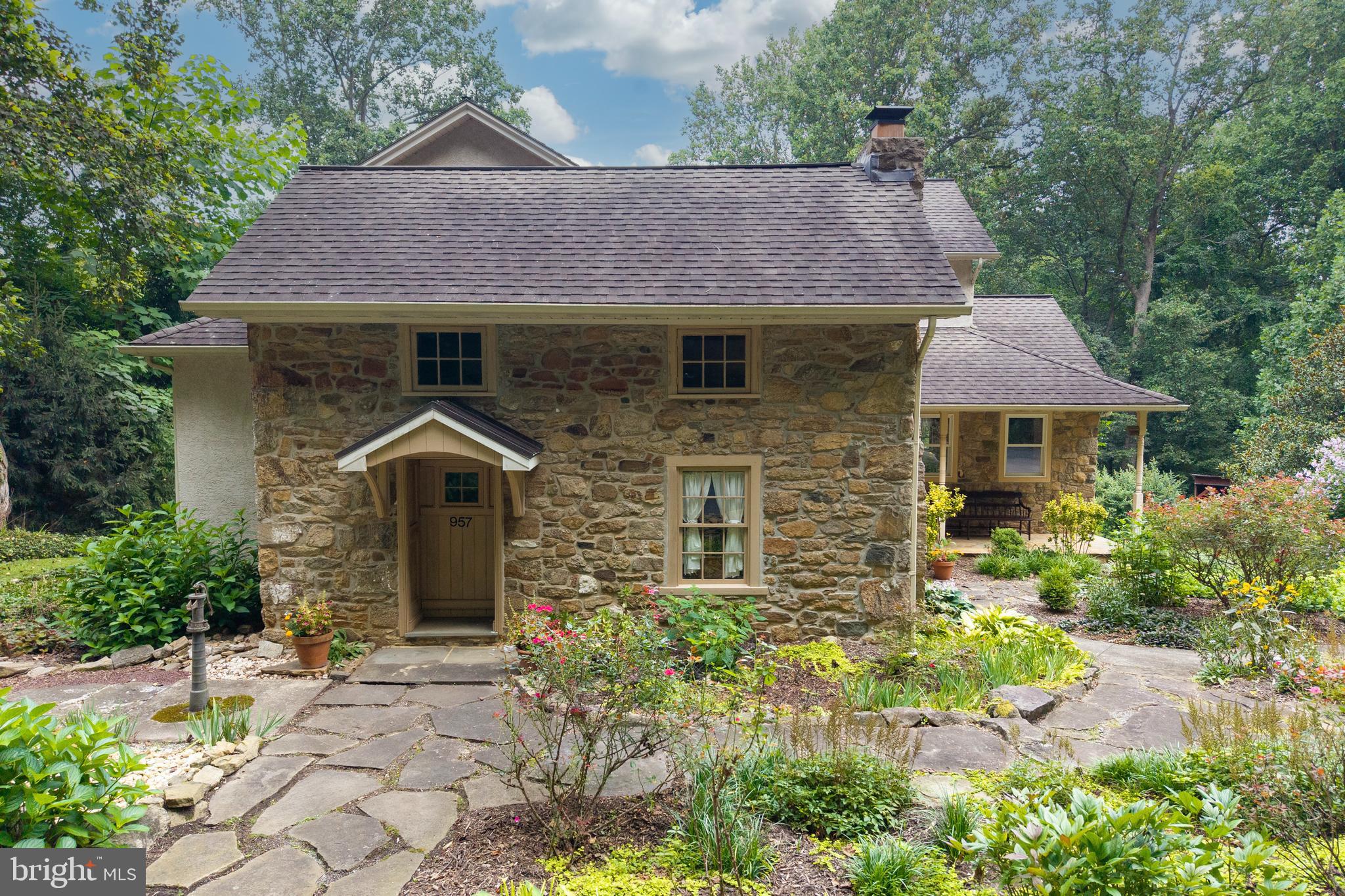 957 Mt Pleasant Road Pottstown, PA 19465 - Photo 2 of 48 Lovely Front View