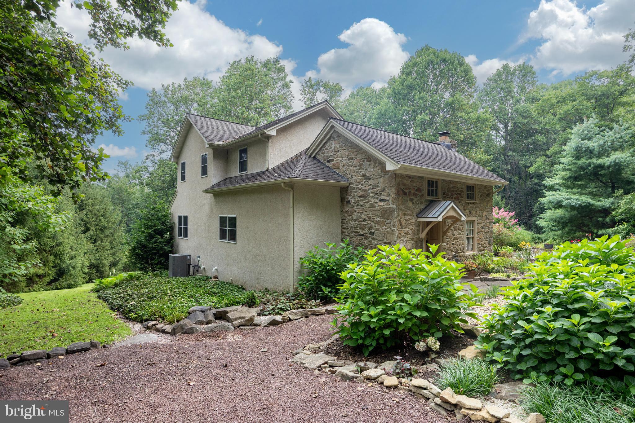 957 Mt Pleasant Road Pottstown, PA 19465 - Photo 42 of 48 Left Side Vew
