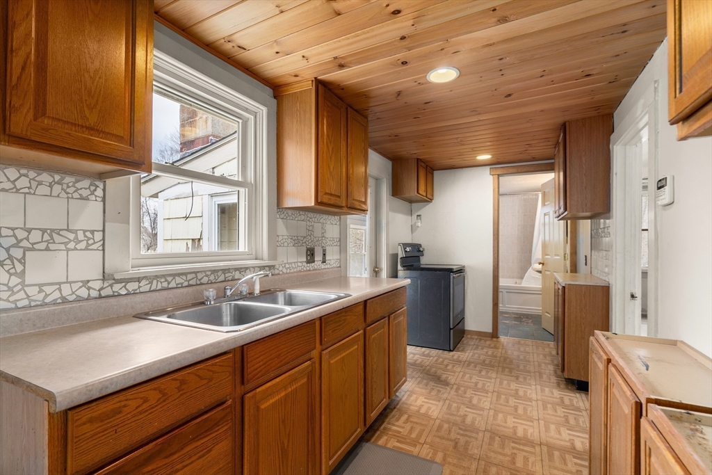 136 Pleasant Street Ware, MA 01082 - Photo 25 of 41