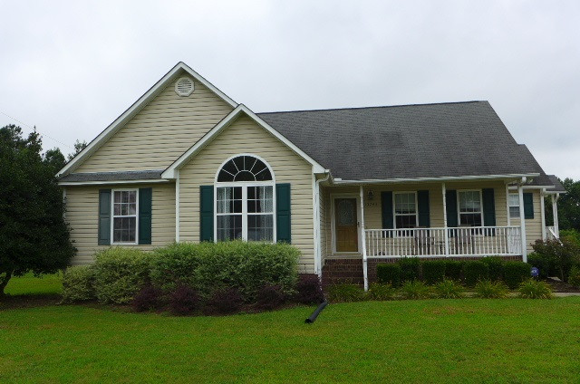 Charming and well maintained ranch on 1 acre lot! Front View