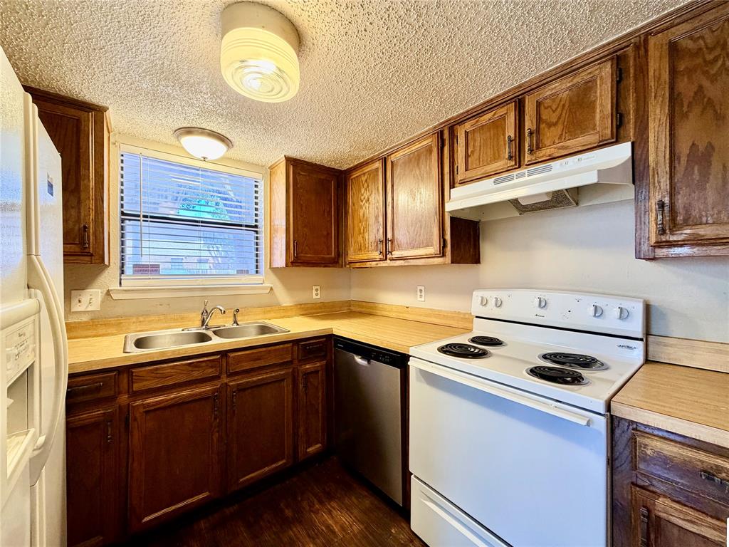 3309 Fallmeadow Street Denton, TX 76207 - Photo 6 of 15