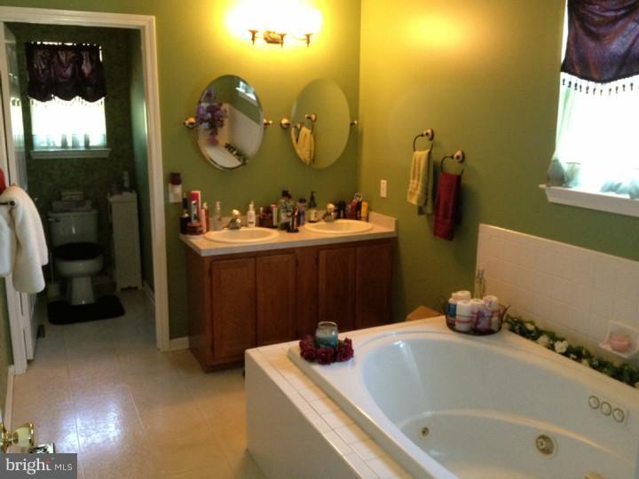 536 School House Road Williamstown, NJ 08094 - Photo 18 of 24 Master Bathroom