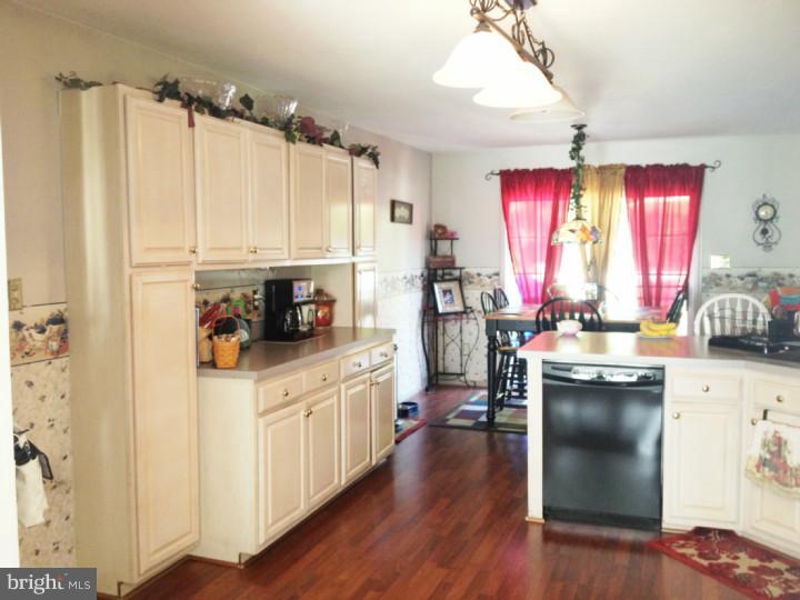 536 School House Road Williamstown, NJ 08094 - Photo 8 of 24 Kitchen