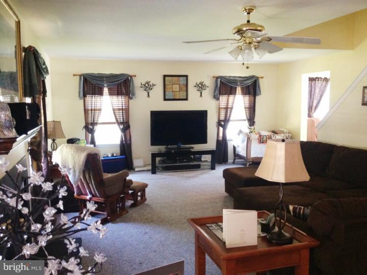 536 School House Road Williamstown, NJ 08094 - Photo 9 of 24 Family Room