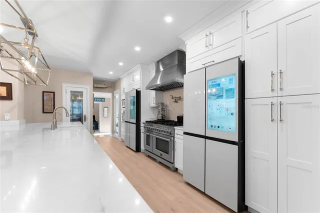 $1,689,000 | 848 Mandalay Avenue, Clearwater Beach, FL 33767