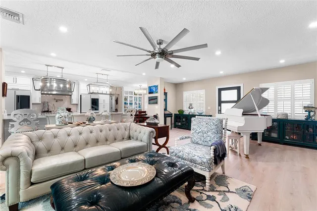 $1,689,000 | 848 Mandalay Avenue, Clearwater Beach, FL 33767