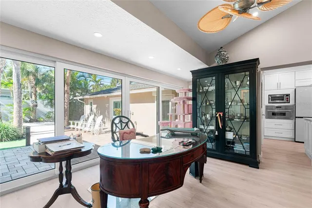 $1,689,000 | 848 Mandalay Avenue, Clearwater Beach, FL 33767