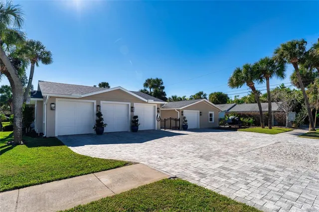 $1,689,000 | 848 Mandalay Avenue, Clearwater Beach, FL 33767
