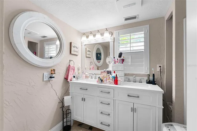 $1,689,000 | 848 Mandalay Avenue, Clearwater Beach, FL 33767