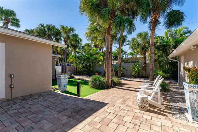 $1,689,000 | 848 Mandalay Avenue, Clearwater Beach, FL 33767