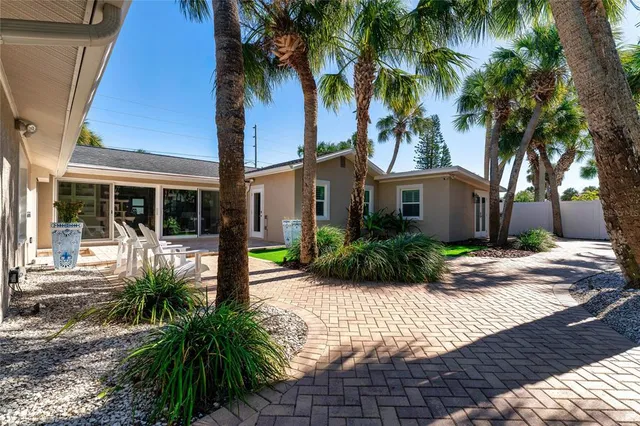 $1,689,000 | 848 Mandalay Avenue, Clearwater Beach, FL 33767