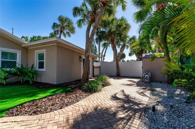 $1,689,000 | 848 Mandalay Avenue, Clearwater Beach, FL 33767