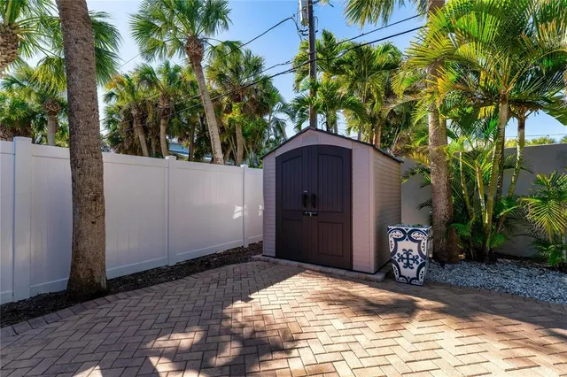 $1,689,000 | 848 Mandalay Avenue, Clearwater Beach, FL 33767