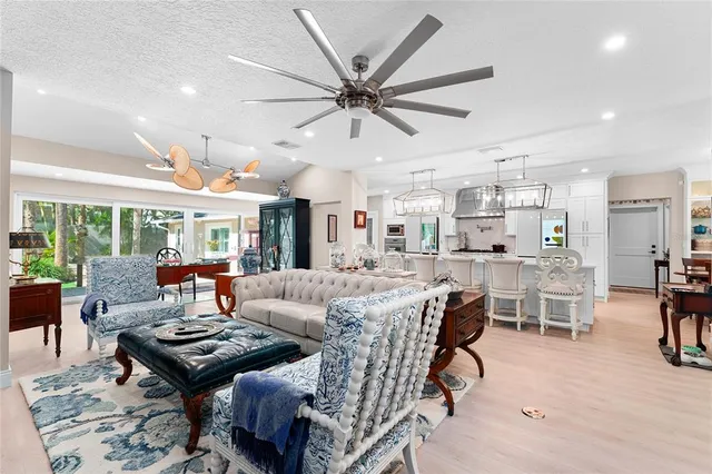 $1,689,000 | 848 Mandalay Avenue, Clearwater Beach, FL 33767