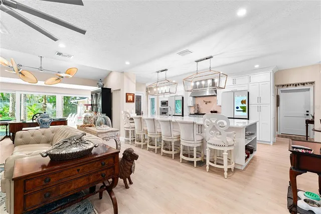 $1,689,000 | 848 Mandalay Avenue, Clearwater Beach, FL 33767