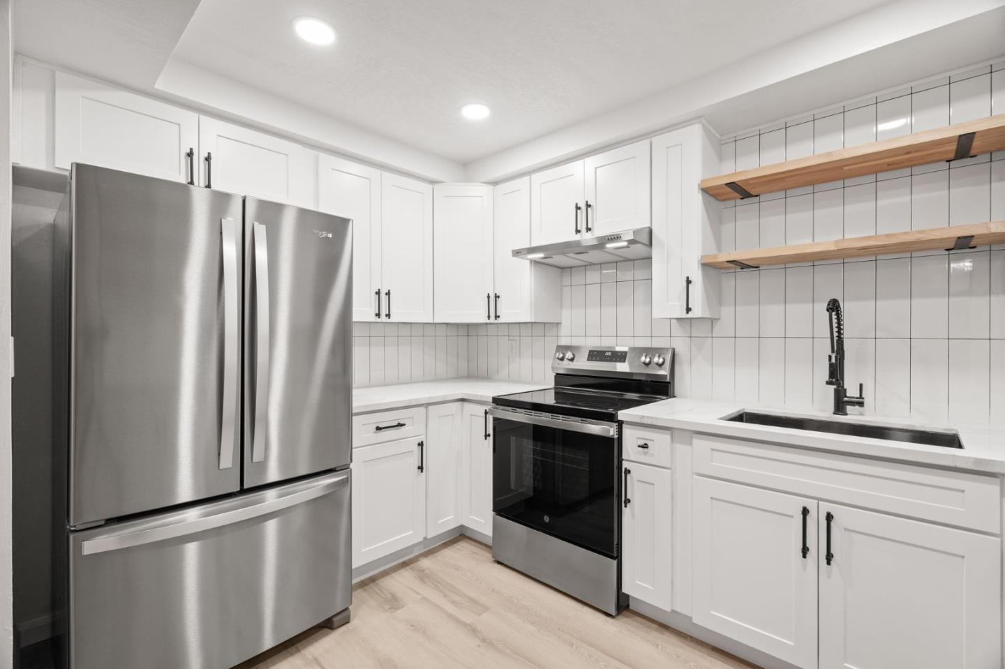 1033 Crestview Drive, Unit 207 Mountain View, CA 94040 - Photo 6 of 28