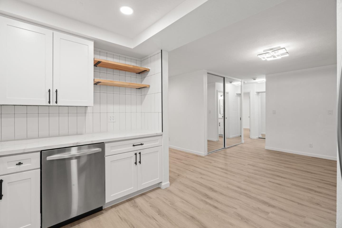 1033 Crestview Drive, Unit 207 Mountain View, CA 94040 - Photo 7 of 28