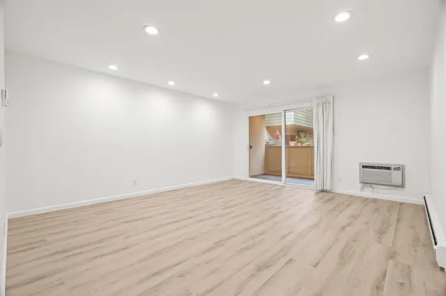 $775,000 | 1033 Crestview Drive, Unit 207, Mountain View, CA 94040