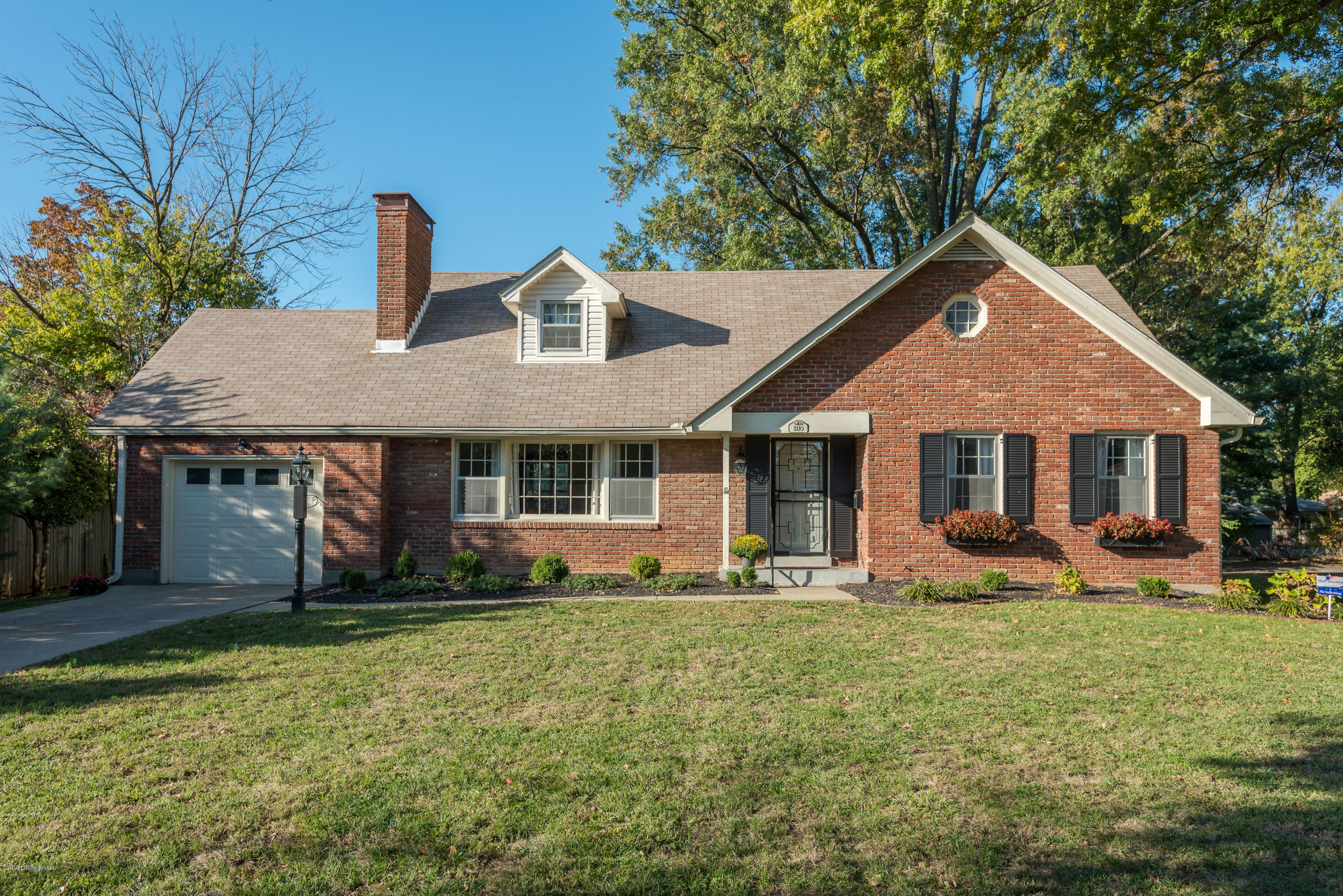 3110 Sherbrooke Road Louisville, KY 40205 - Photo 2 of 69 Conveniently located with quick access to the Watterson Expressway and within walking distance to Gardiner Lane shopping center
