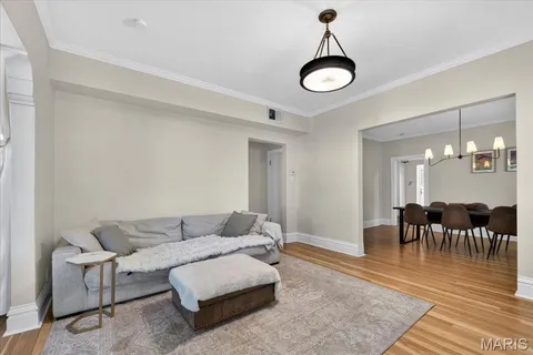 $305,000 | 6636 San Bonita Avenue, Unit 2W, Clayton, MO 63105