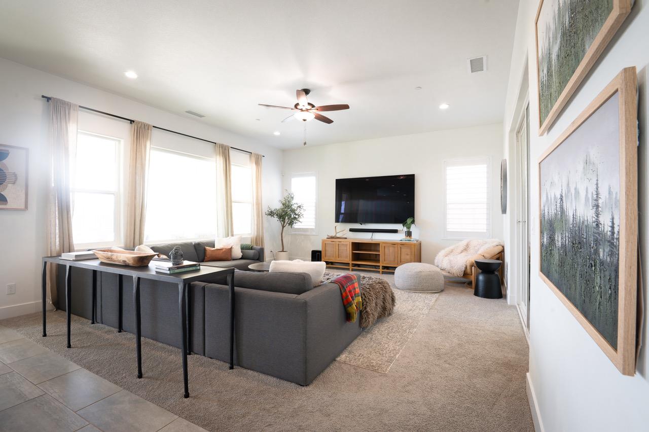 1048 Beaver Pond Loop Madera, CA 93636 - Photo 3 of 27