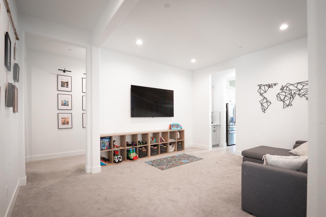 1048 Beaver Pond Loop Madera, CA 93636 - Photo 8 of 27