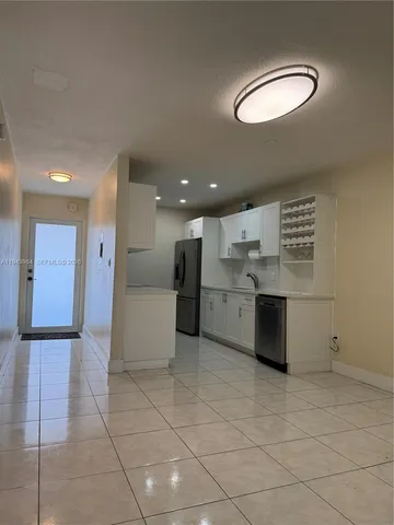 $129,000 | 300 Northeast 191st Street, Unit 219, Miami, FL 33179