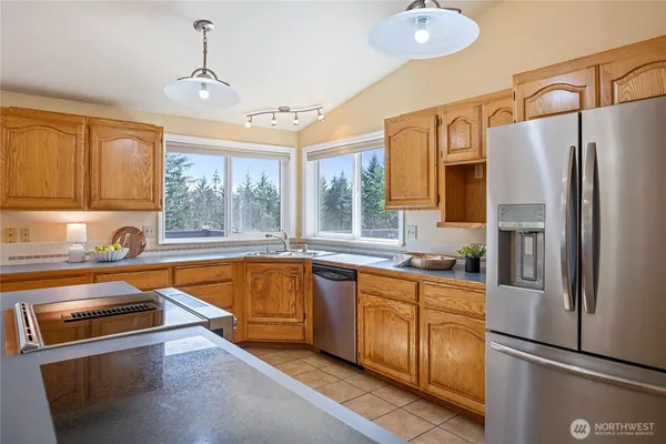 $579,000 | 261 East Rainier Court, Allyn, WA 98524