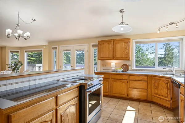 $579,000 | 261 East Rainier Court, Allyn, WA 98524