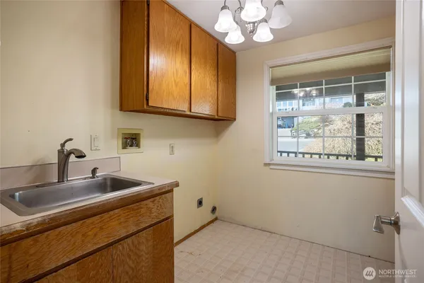 $579,000 | 261 East Rainier Court, Allyn, WA 98524