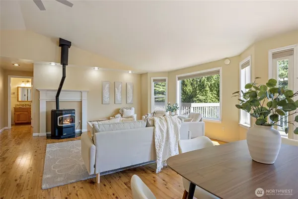 $579,000 | 261 East Rainier Court, Allyn, WA 98524