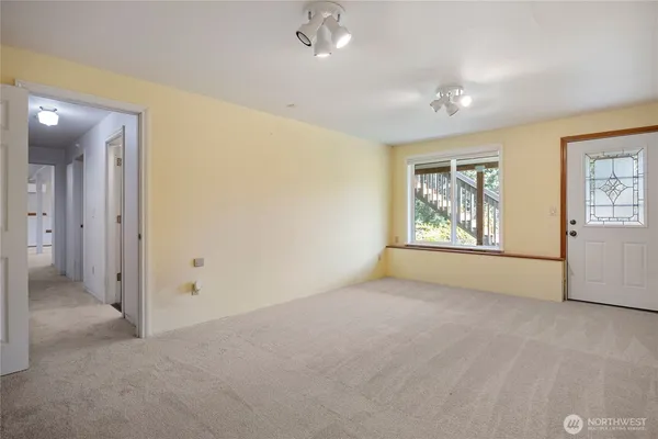 $579,000 | 261 East Rainier Court, Allyn, WA 98524