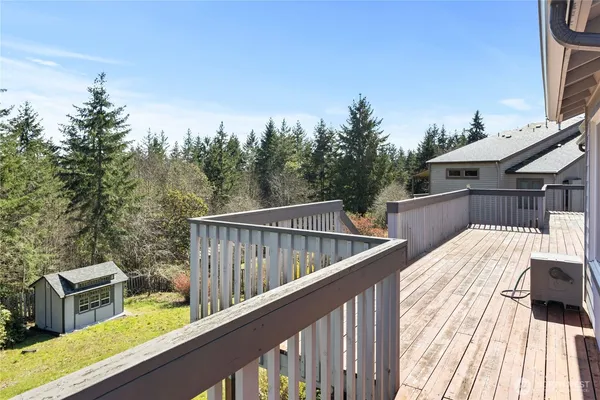$579,000 | 261 East Rainier Court, Allyn, WA 98524